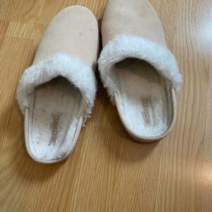 Sorel Women's Tan and White Slippers